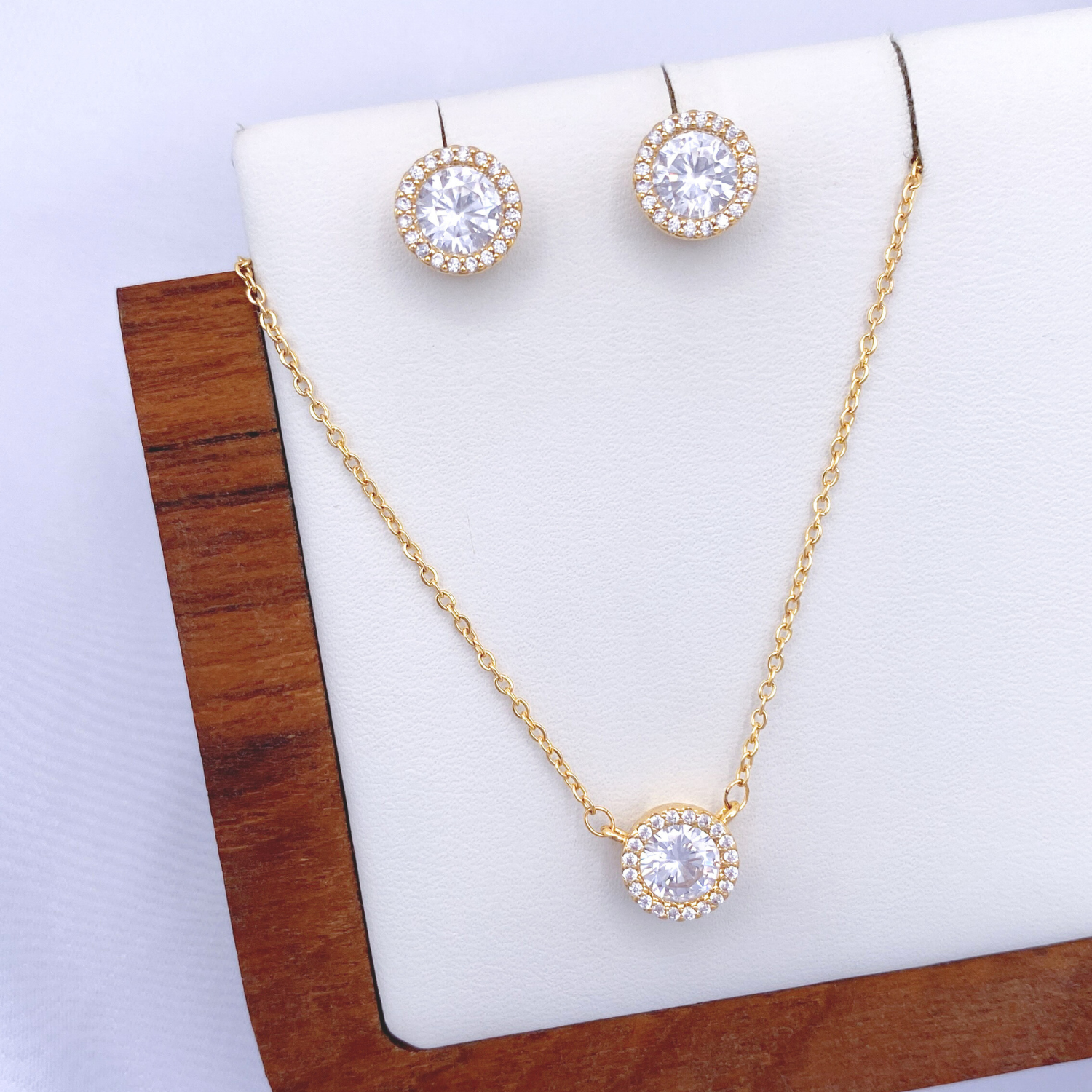 Mabelle Jewelry Set in Gold