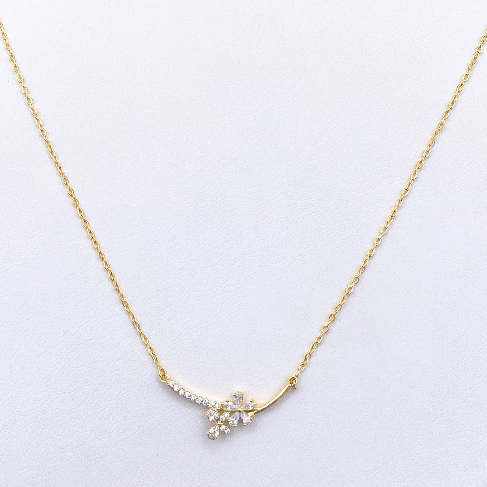 Nadie Necklace in Gold