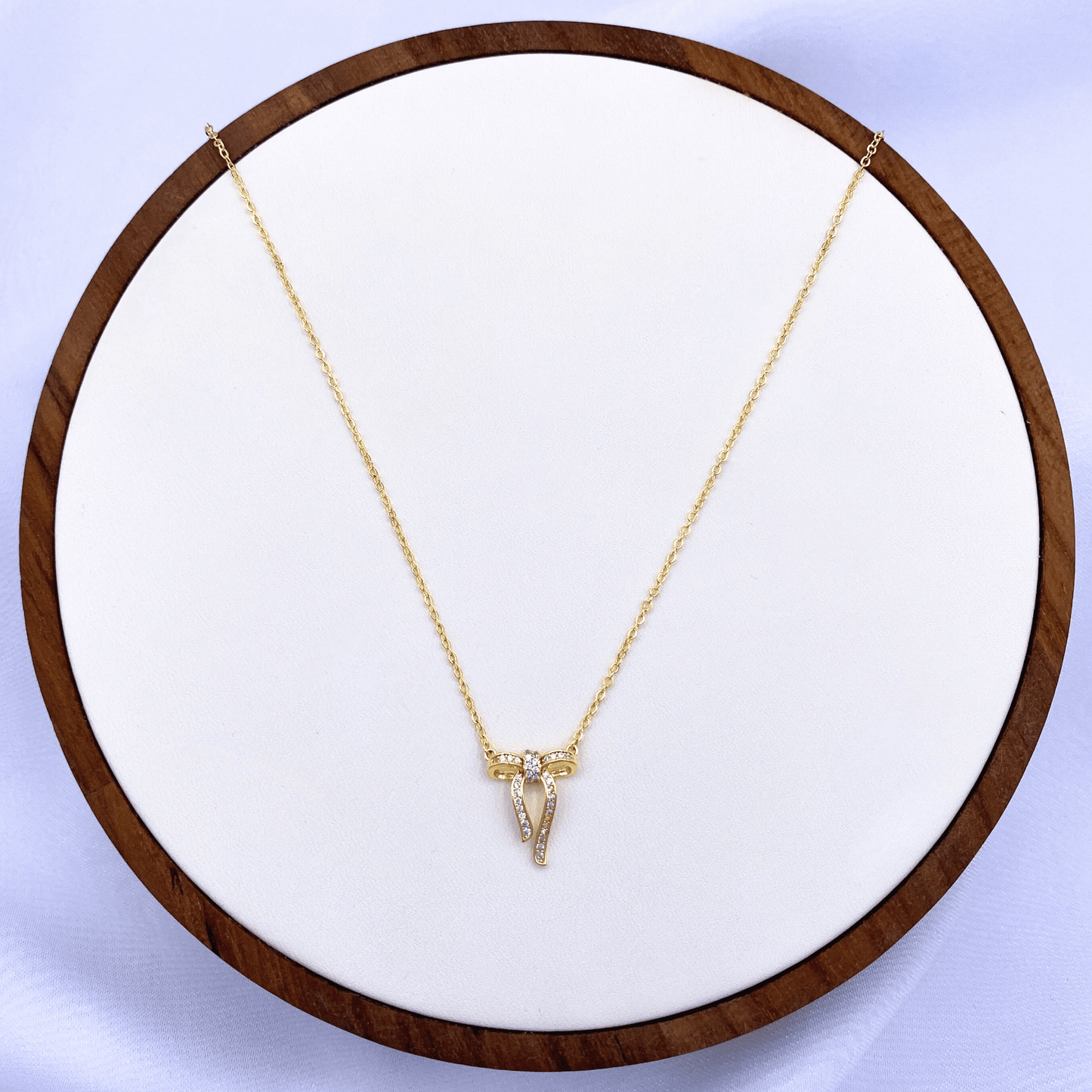 nerine necklace in gold