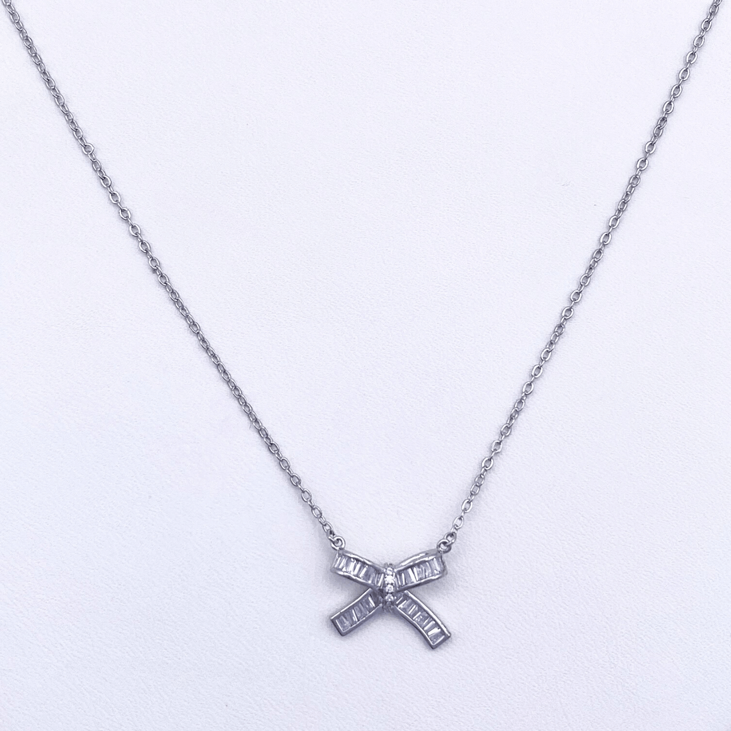 ninaia necklace in rhodium