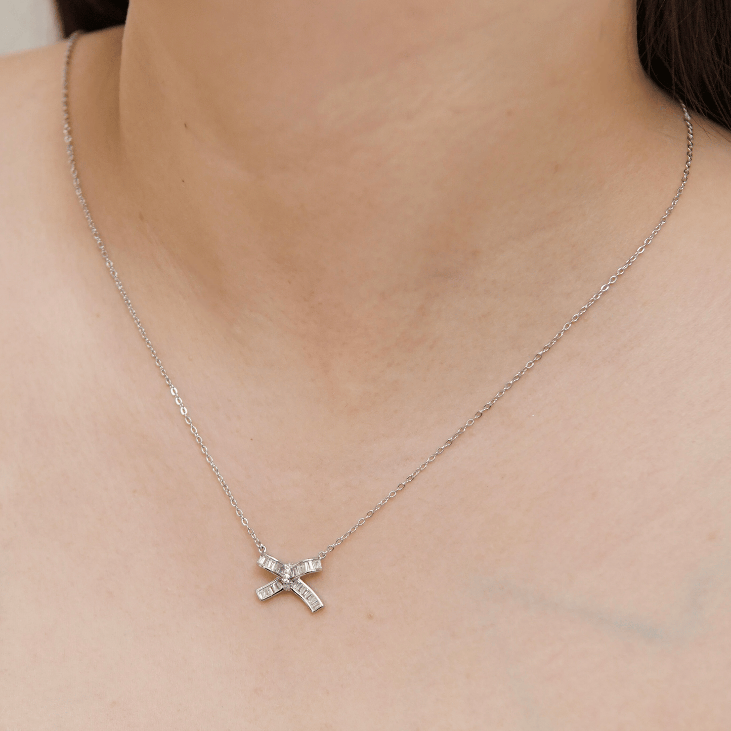 ninaia necklace in rhodium