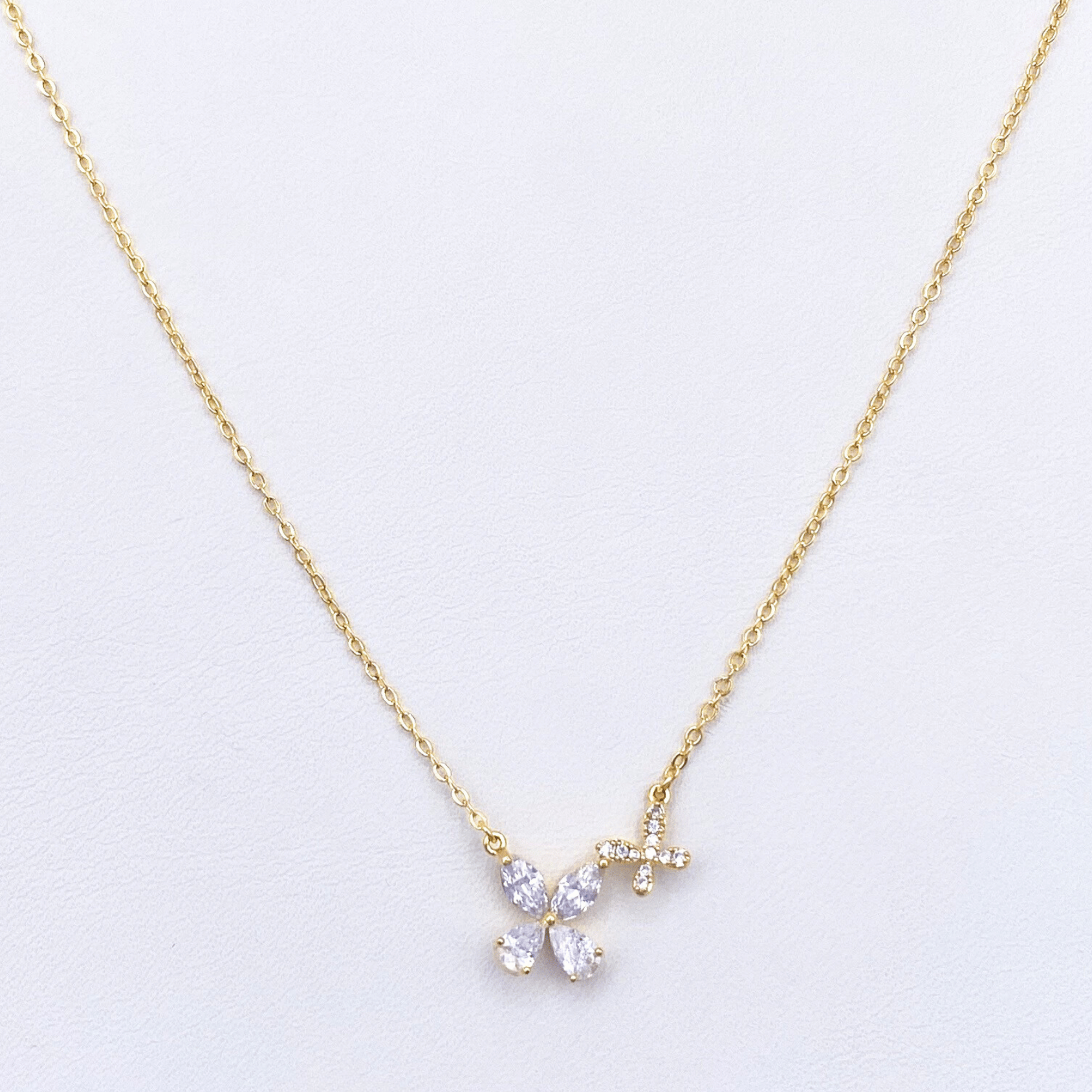 Novia Necklace in Gold
