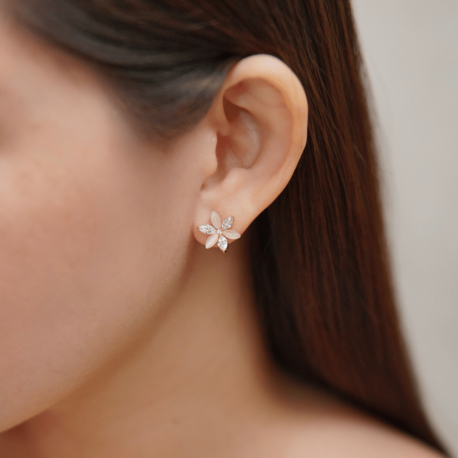Eva Stud Earrings in Rose Gold