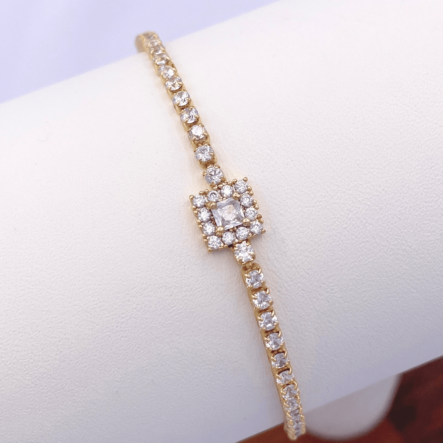 safie adjustable bracelet in gold