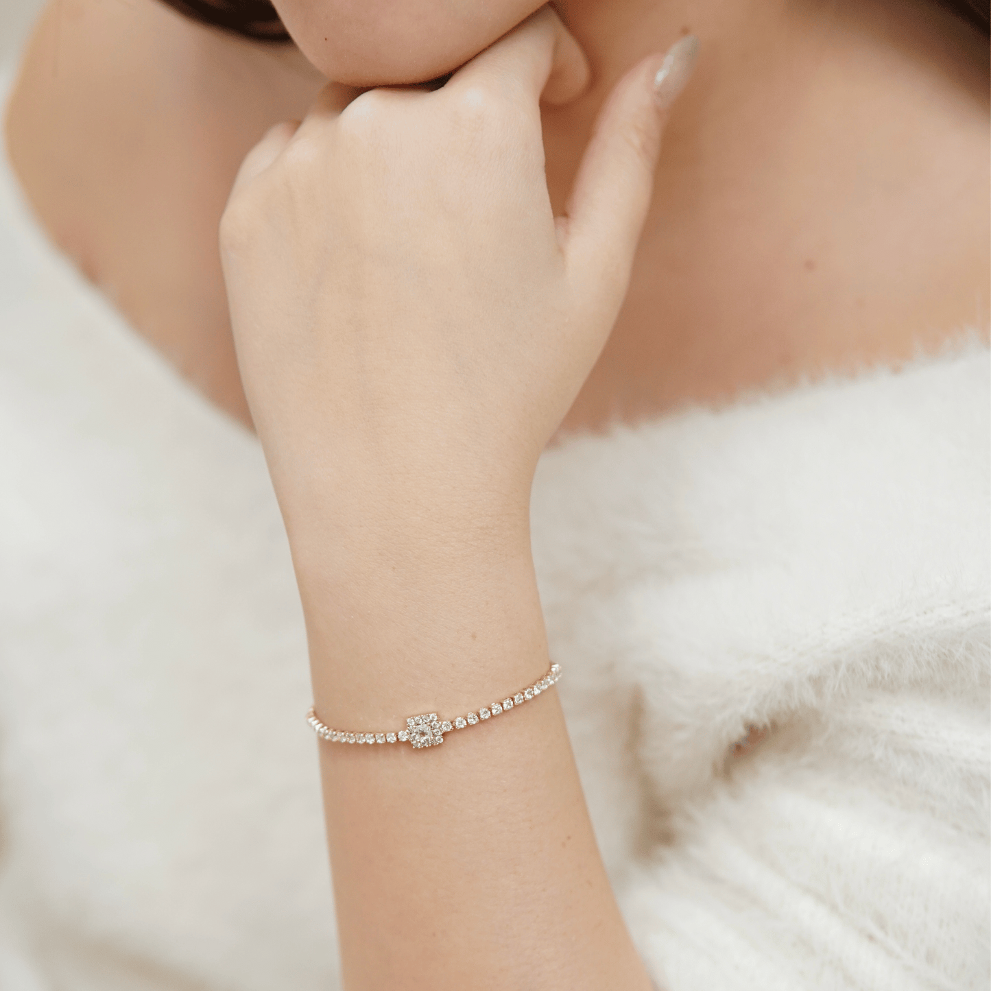 safie adjustable bracelet in gold