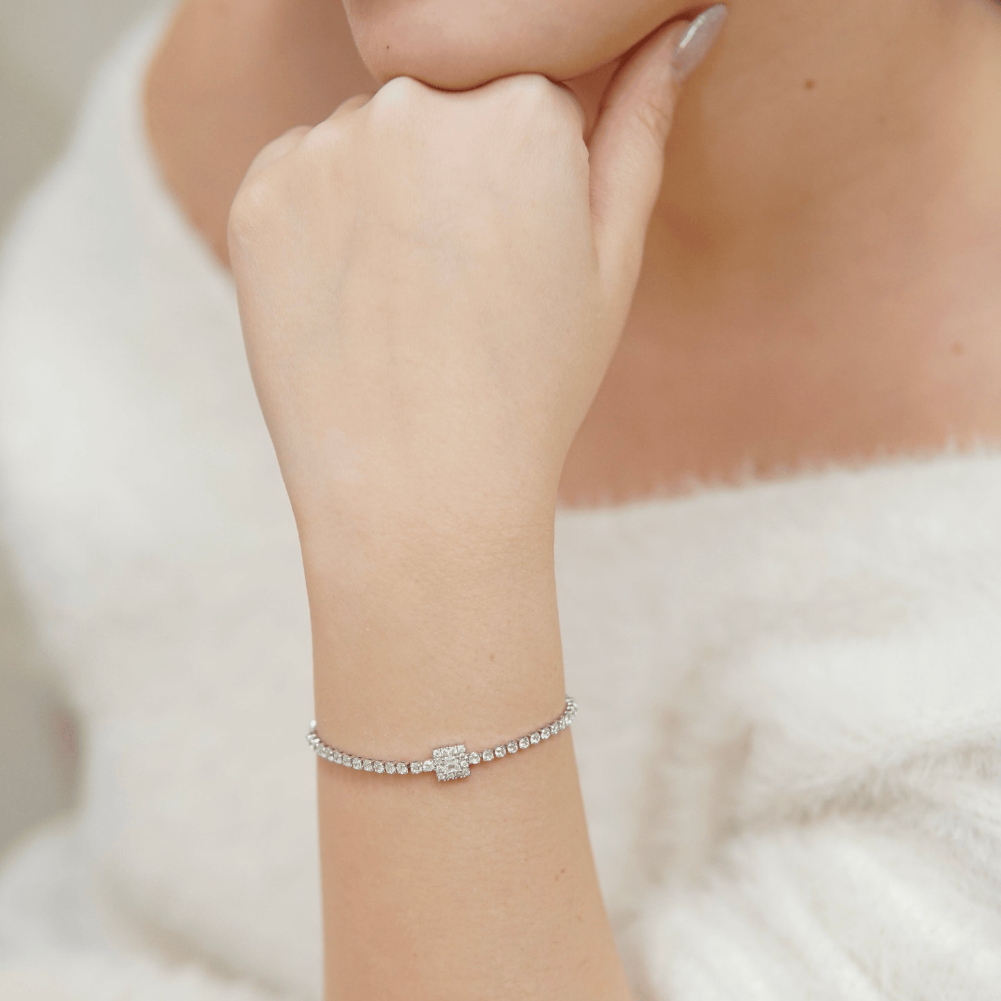 safie adjustable bracelet in rhodium