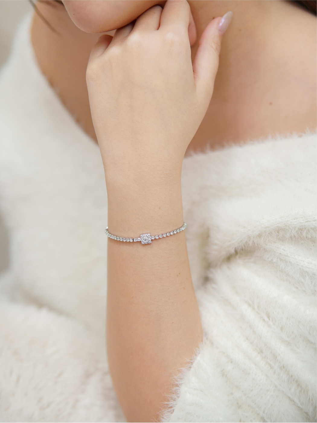 safie adjustable bracelet in rhodium