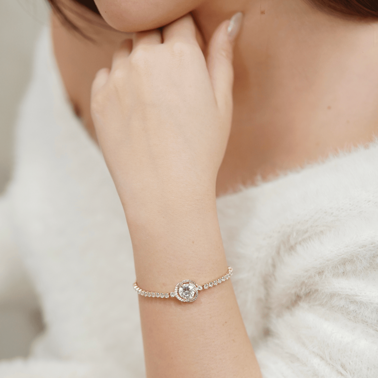 sana adjustable bracelet in gold