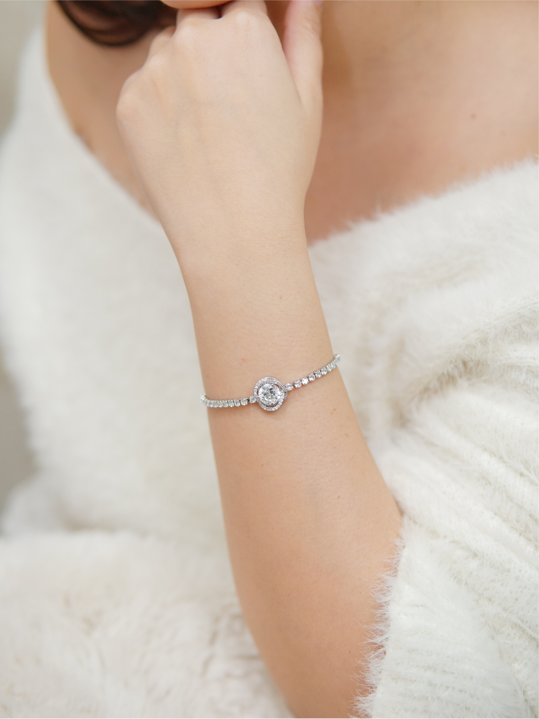 sana adjustable bracelet in rhodium