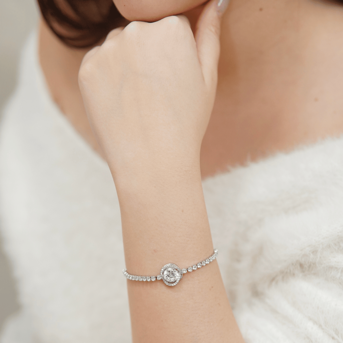 sloane adjustable bracelet in rhodium