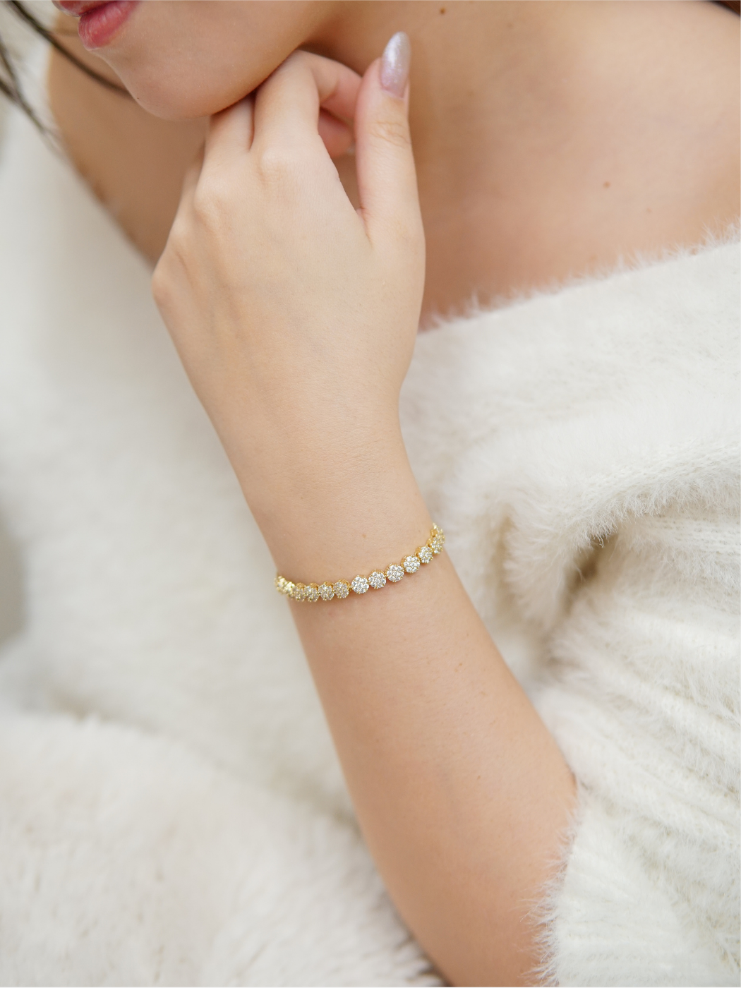 serene adjustable bracelet in gold