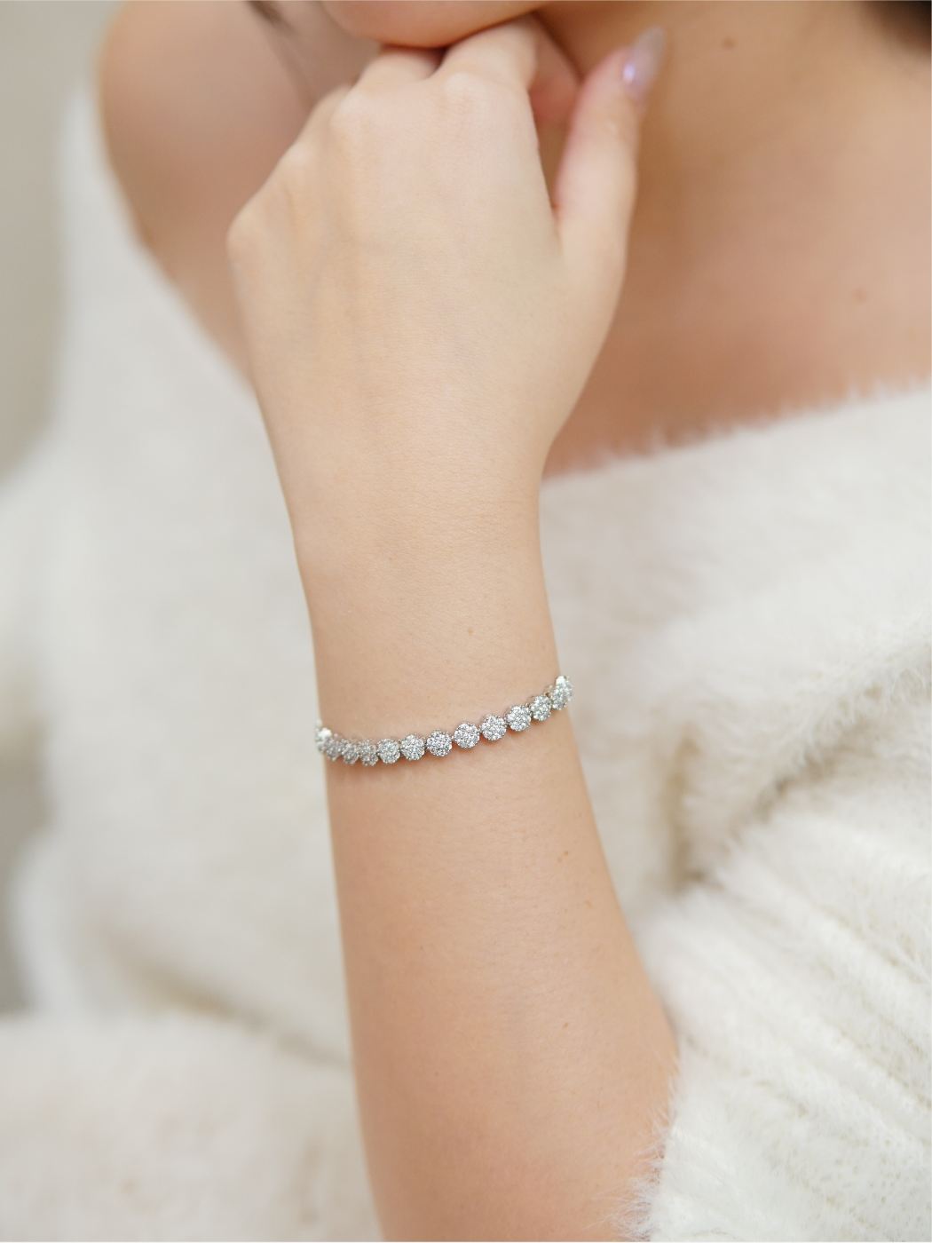 serene adjustable bracelet in rhodium