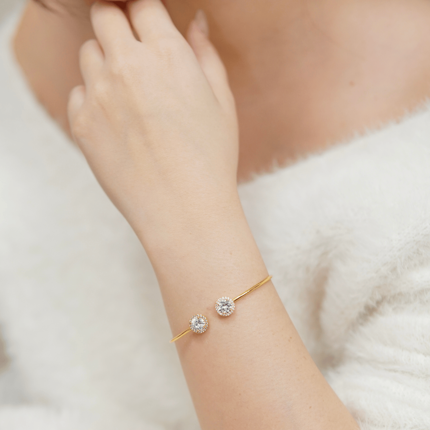 Tess Thin Bangles in Gold