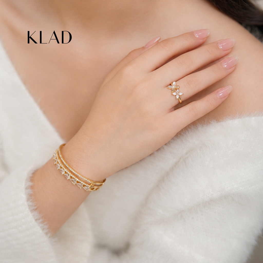 Velora Ring in Gold