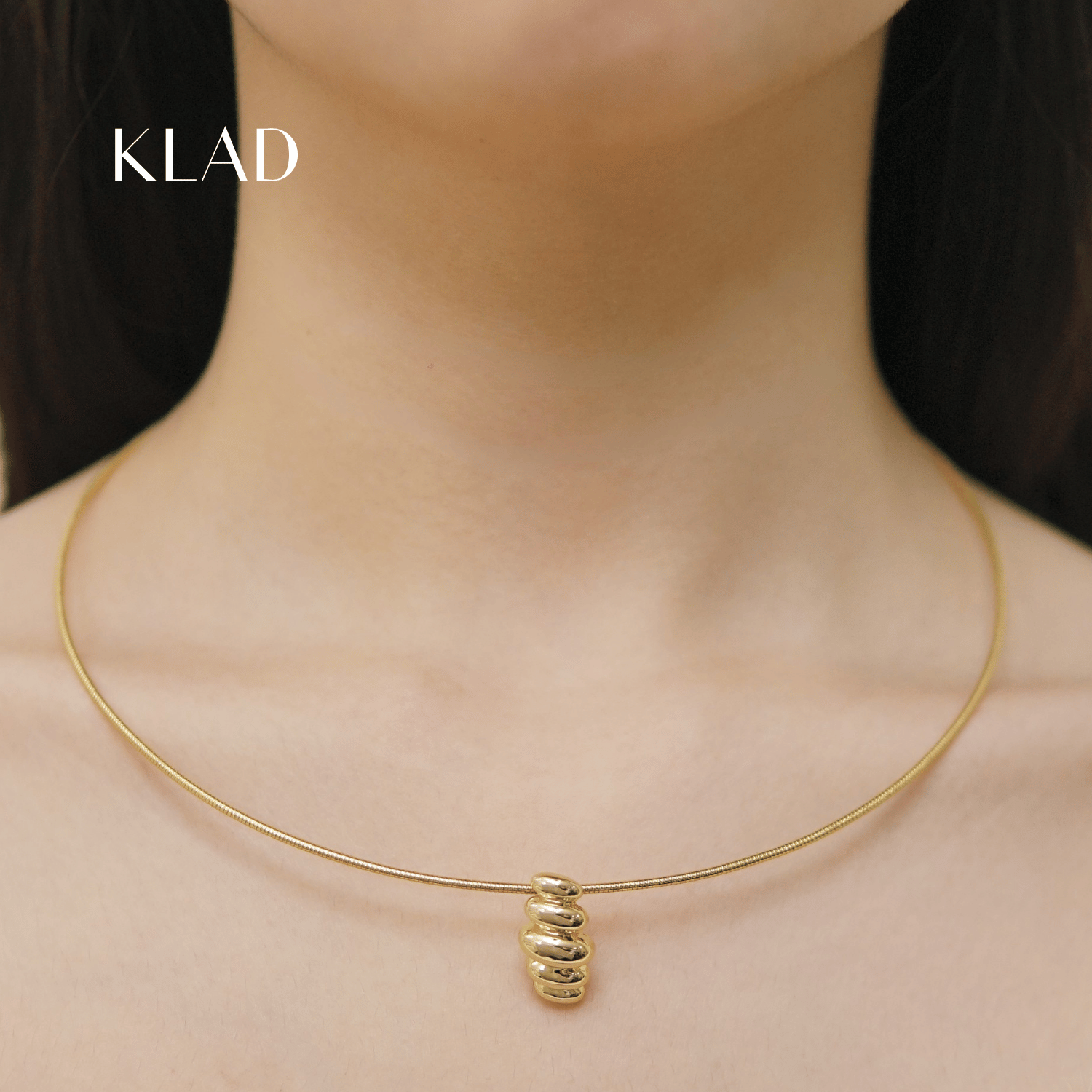 Vera Necklace in Gold