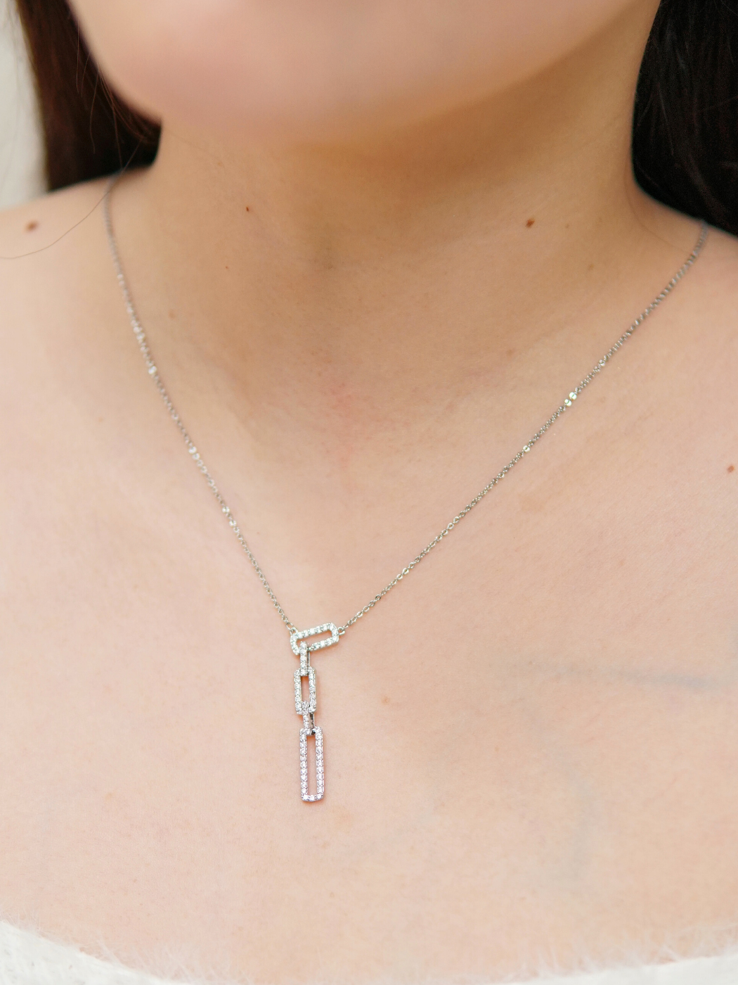 vielle pendant necklace in rhodium