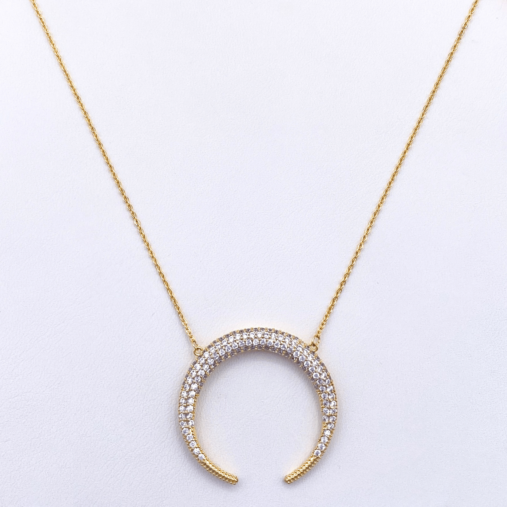 Vyl Necklace in Gold