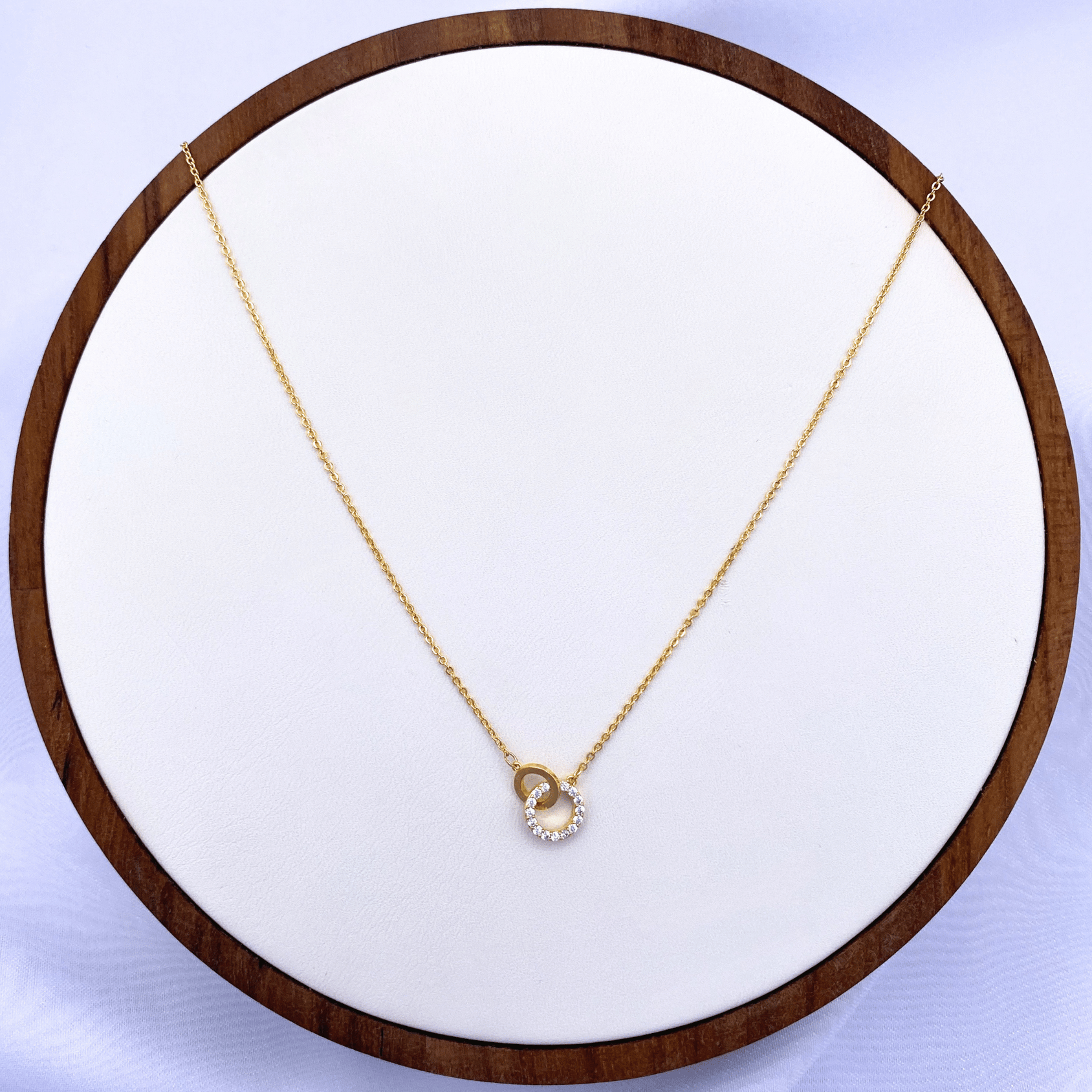 Vynie Necklace in Gold