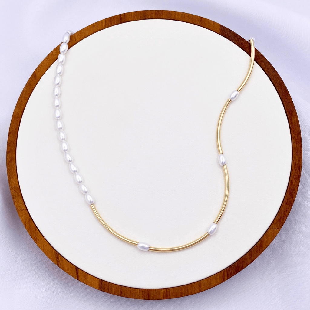 Xeta Pearl Necklace in Gold