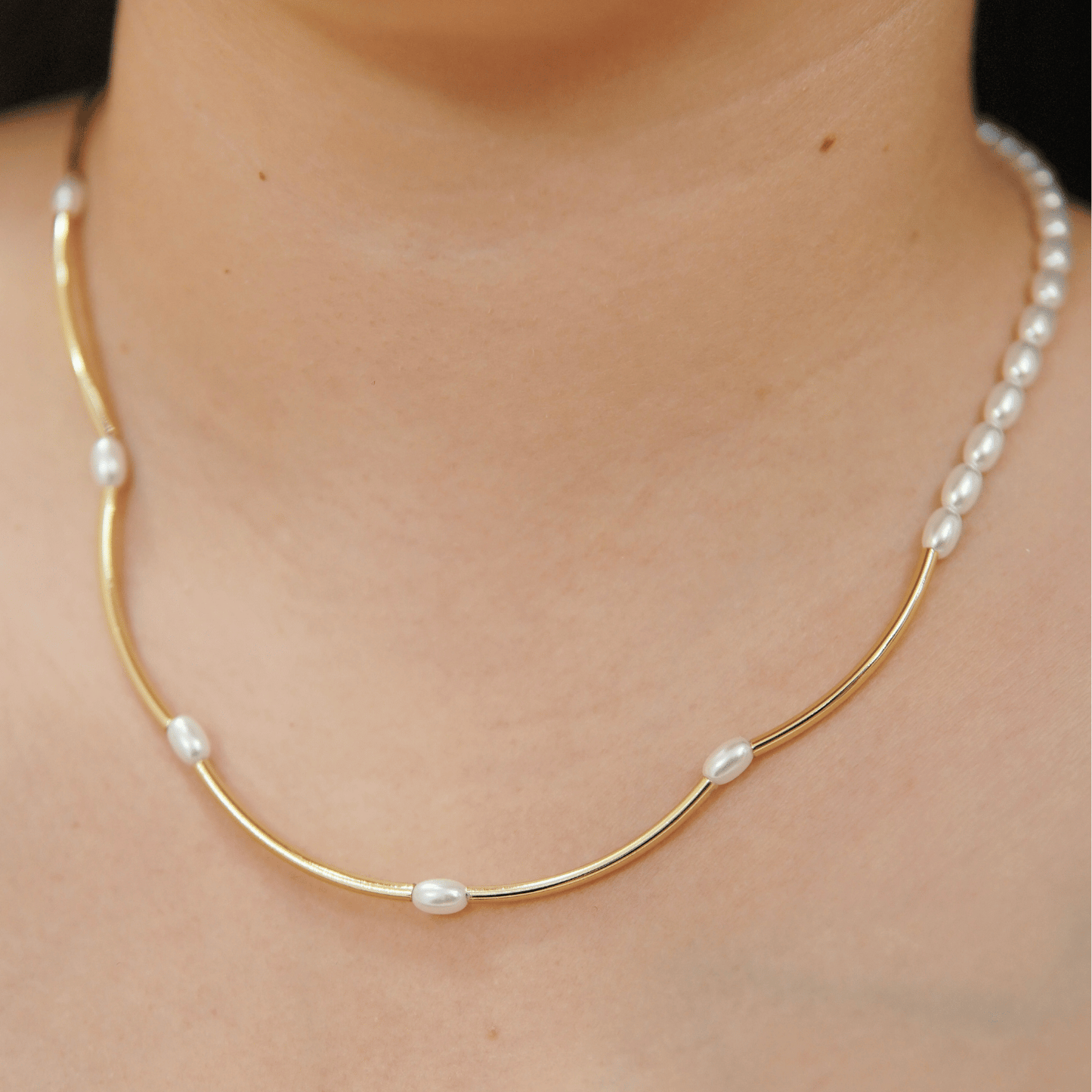 xeta pearl necklace in gold
