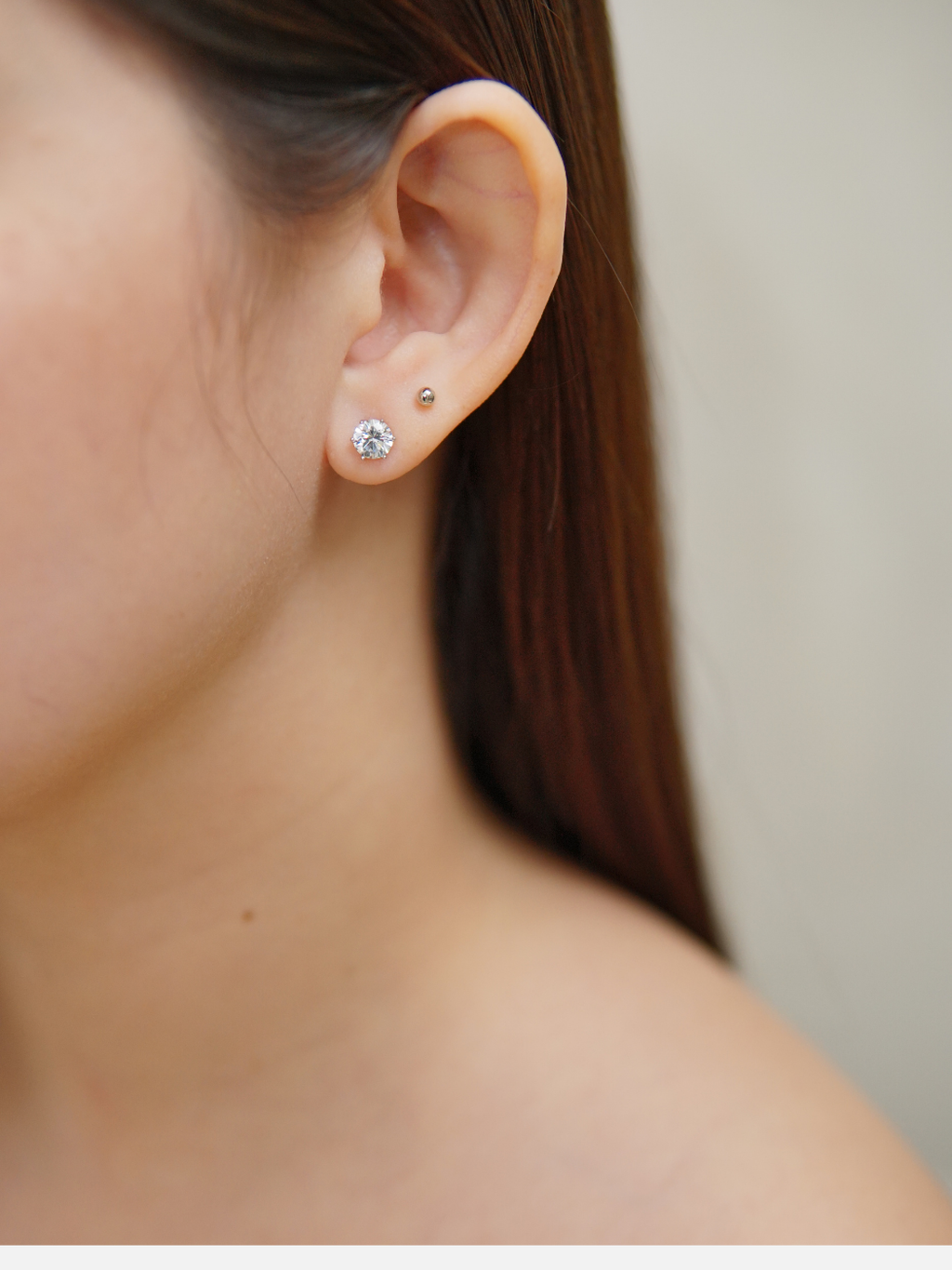 Zabelle Stud Earrings in Rhodium (7mm)