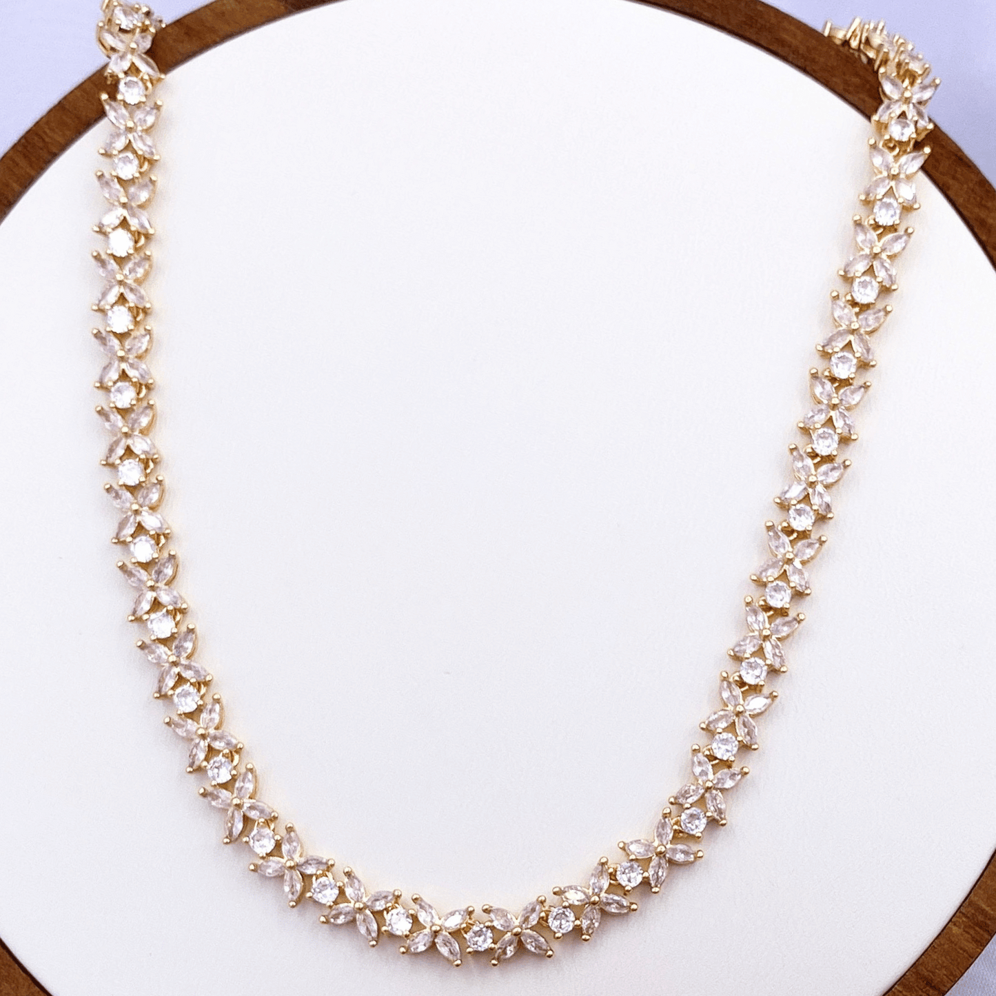 zelise set in gold