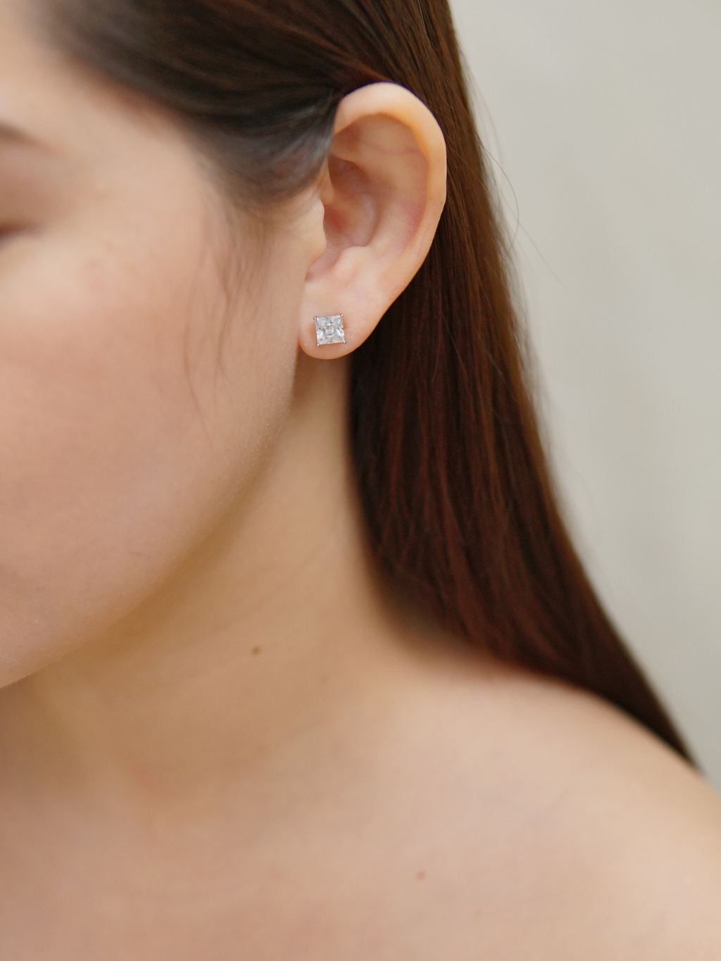 Zoe Stud Earrings in Rhodium (6mm)